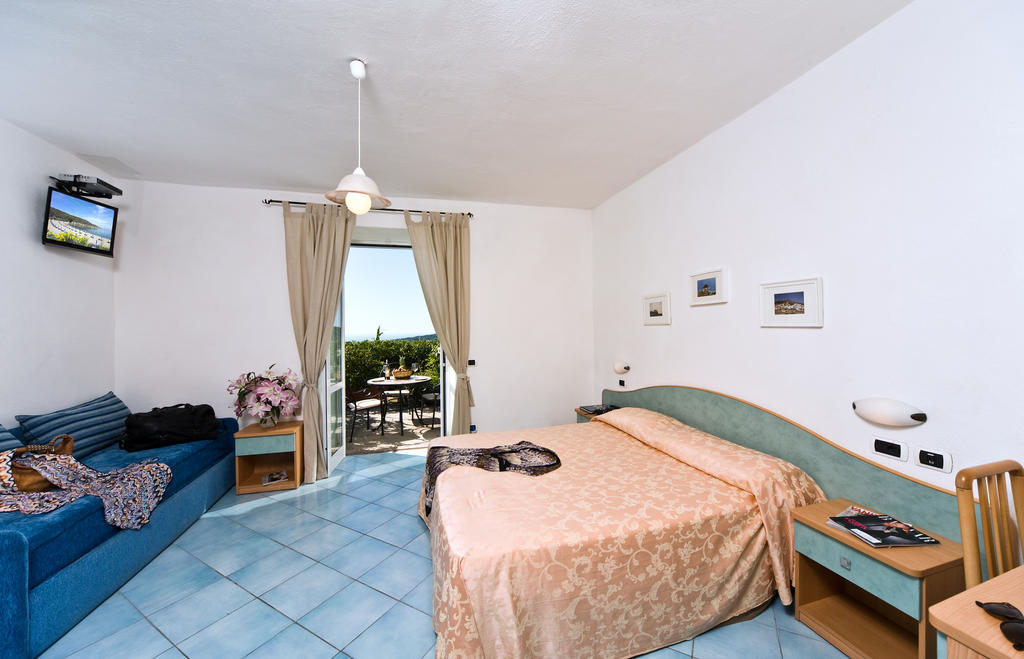 Hotel Poggio Del Sole Forio di Ischia الغرفة الصورة